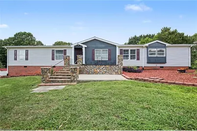 1060 Knobview Lane, Pilot Mountain, NC 27041 - Photo 3