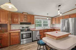 1060 Knobview Ln, Pilot Mountain, NC 27041 - Photo 13