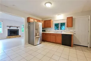 9 Pear Tree Ct, Greensboro, NC 27401 - Photo 13