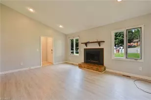 9 Pear Tree Ct, Greensboro, NC 27401 - Photo 9