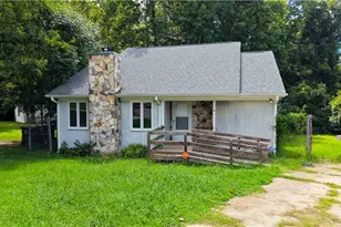 9 Pear Tree Ct, Greensboro, NC 27401 - Photo 1