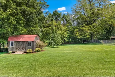 510 Gillespie Street, Dobson, NC 27017 - Photo 5