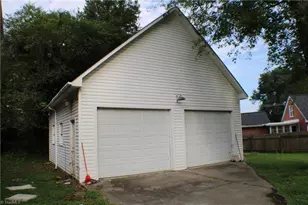 340 Marion St, Mount Airy, NC 27030 - Photo 5