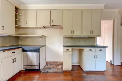 812 Dover Road, Greensboro, NC 27401 - Photo 19