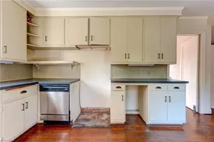 812 Dover Rd, Greensboro, NC 27408 - Photo 19