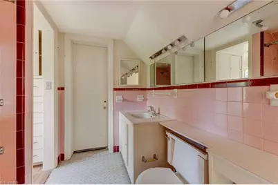812 Dover Road, Greensboro, NC 27408 - Photo 23