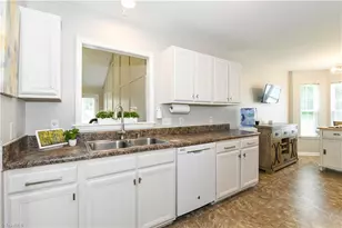 101 Valentine Ct, Greensboro, NC 27405 - Photo 9