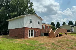 115 Robert Dr, State Road, NC 28676 - Photo 5
