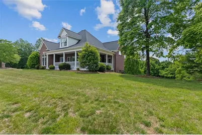 1148 Town N Country Drive, Wilkesboro, NC 28697 - Photo 3