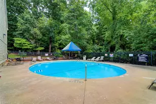 1518 Benjamin Pkwy, Greensboro, NC 27408 - Photo 27