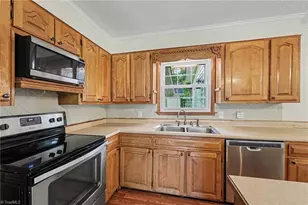 801 Woodard Dr, Whitsett, NC 27377 - Photo 9