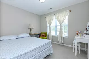 14 Forestglade Dr, Greensboro, NC 27406 - Photo 15