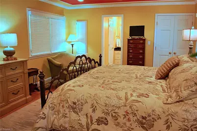 2062 Nottingham Lane, Burlington, NC 27215 - Photo 7