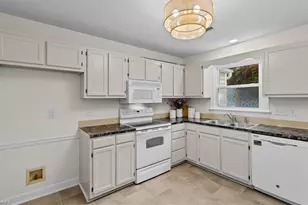 1802 Bull Run Ct, Greensboro, NC 27407 - Photo 11