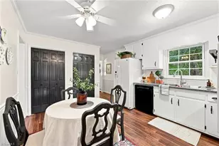 113 N 6th St, Mebane, NC 27302 - Photo 11