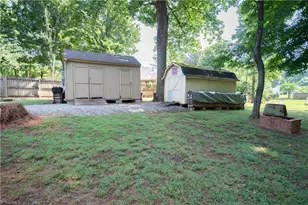 1218 Foxfire Dr, Greensboro, NC 27410 - Photo 27