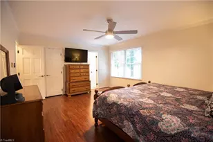 1218 Foxfire Dr, Greensboro, NC 27410 - Photo 7