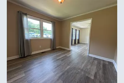 218 Delaware Avenue, Mount Airy, NC 27030 - Photo 11