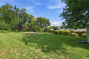 2807 Northampton Dr, Greensboro, NC 27408 - Photo 33