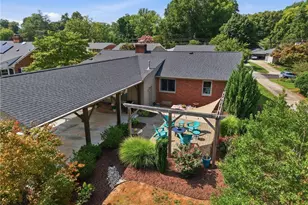 2807 Northampton Dr, Greensboro, NC 27408 - Photo 41