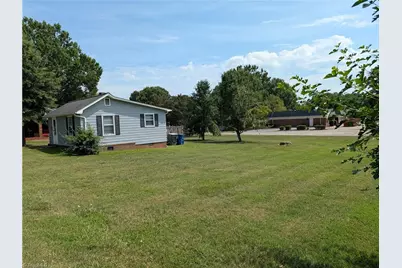 905 W Jefferson Street, Mayodan, NC 27027 - Photo 5