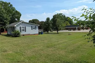 905 W Jefferson St, Mayodan, NC 27027 - Photo 5