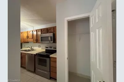 5934 Friendly Avenue #M, Greensboro, NC 27410 - Photo 7