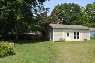 504 W Murphy St, Madison, NC 27025 - Photo 9