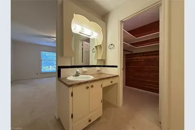 2711 Reynolda Road #2D, Winston-Salem, NC 27106 - Photo 9