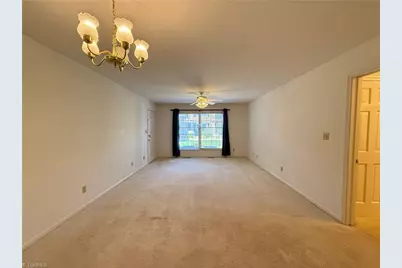 2711 Reynolda Road #2D, Winston-Salem, NC 27106 - Photo 5