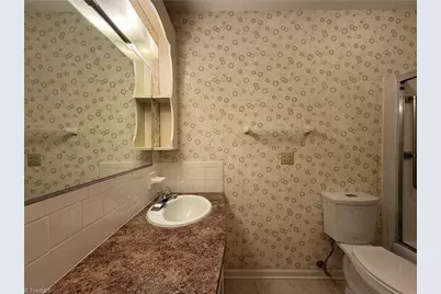 2711 Reynolda Road #2D, Winston-Salem, NC 27106 - Photo 13