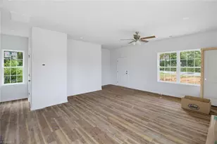 515 Holt St, Lexington, NC 27292 - Photo 5