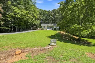 1088 Country Place Rd, Asheboro, NC 27203 - Photo 3