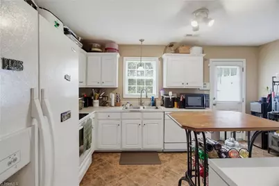 604 W Whitsett Street, Graham, NC 27253 - Photo 7