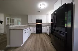 241 Commonwealth Dr, Winston-Salem, NC 27104 - Photo 5