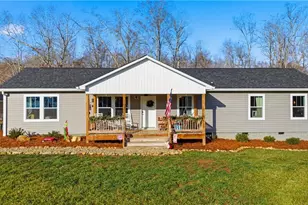 1071 Pineknoll Dr, Yadkinville, NC 27055 - Photo 9