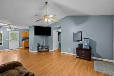 624 Paramount Street, High Point, NC 27260 - Photo 3