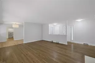 909 Forest Hill Dr, Greensboro, NC 27410 - Photo 9