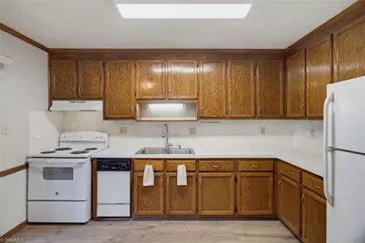 5351 Summit Heights Drive, Winston-Salem, NC 27104 - Photo 9