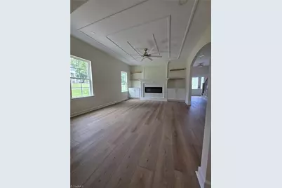 197 W Willow Street, Yadkinville, NC 27055 - Photo 5