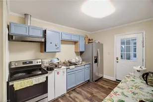 1608 Sharpe Rd, Greensboro, NC 27406 - Photo 9