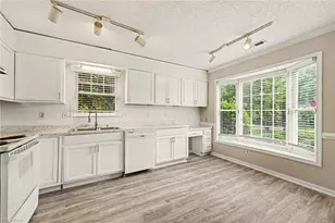 1100 Yellowbell Pl, Greensboro, NC 27410 - Photo 7