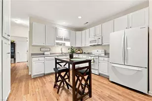 1006 Gretchen Ln, Greensboro, NC 27410 - Photo 11