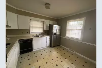 3118 Shallowford Drive, Greensboro, NC 27406 - Photo 7