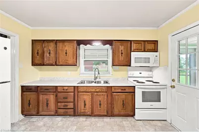 512 Hale Court, Burlington, NC 27217 - Photo 9