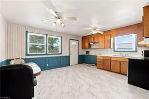 2704 Dumont Dr, Greensboro, NC 27403 - Photo 9