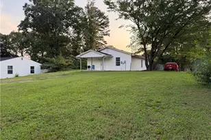 302 Goforth Dr, Thomasville, NC 27360 - Photo 1