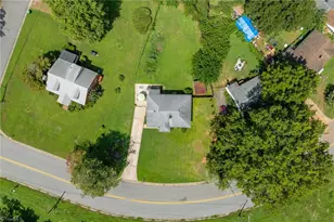 1403 McGuinn Dr, High Point, NC 27262 - Photo 35