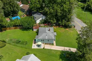1403 McGuinn Dr, High Point, NC 27262 - Photo 33