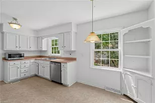 206 Village Ln, Greensboro, NC 27409 - Photo 7